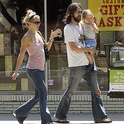 kate hudson pregnant with ryder. Kate and Chris