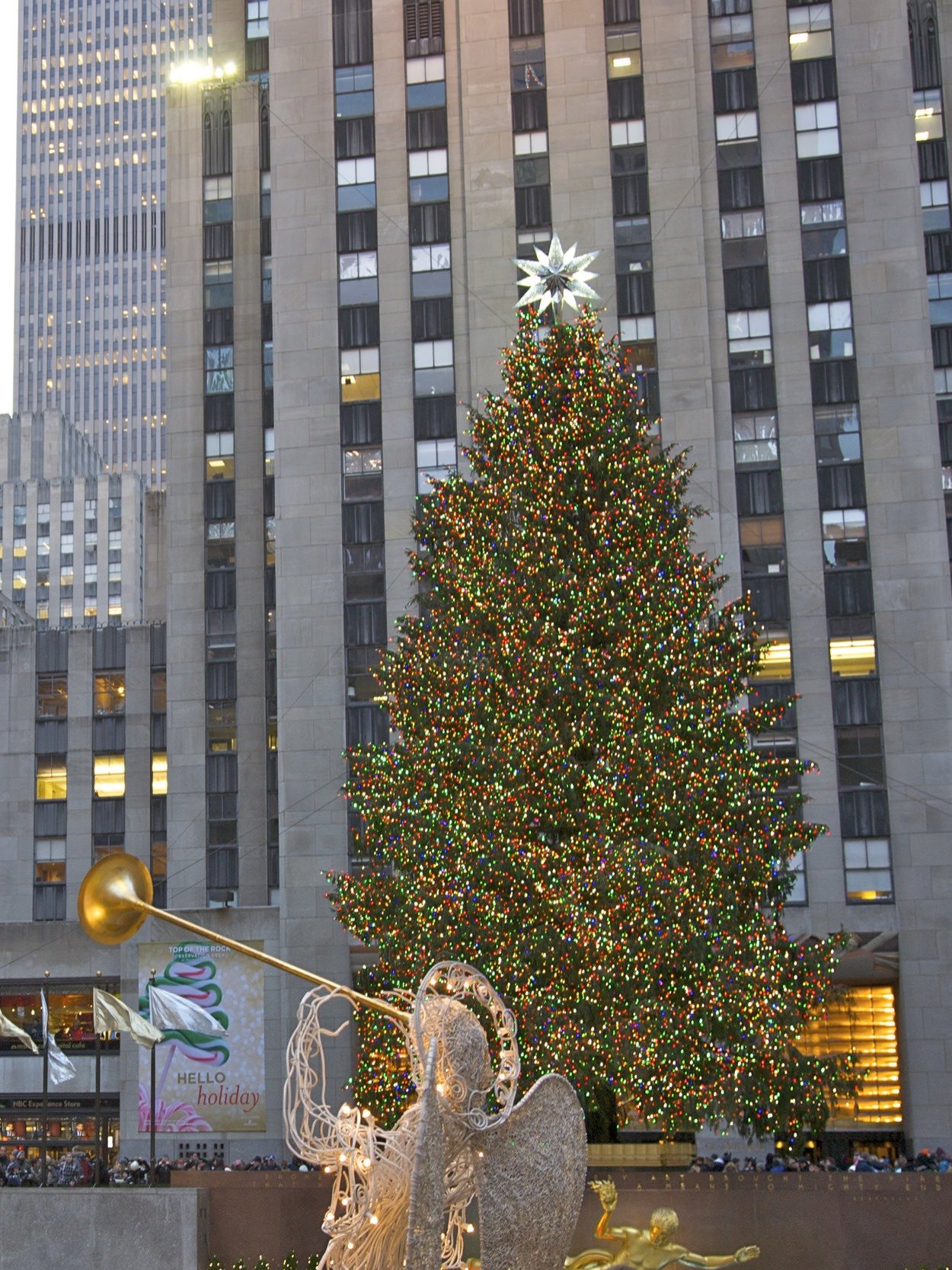 5 Fun Facts About the Rockefeller Christmas Tree