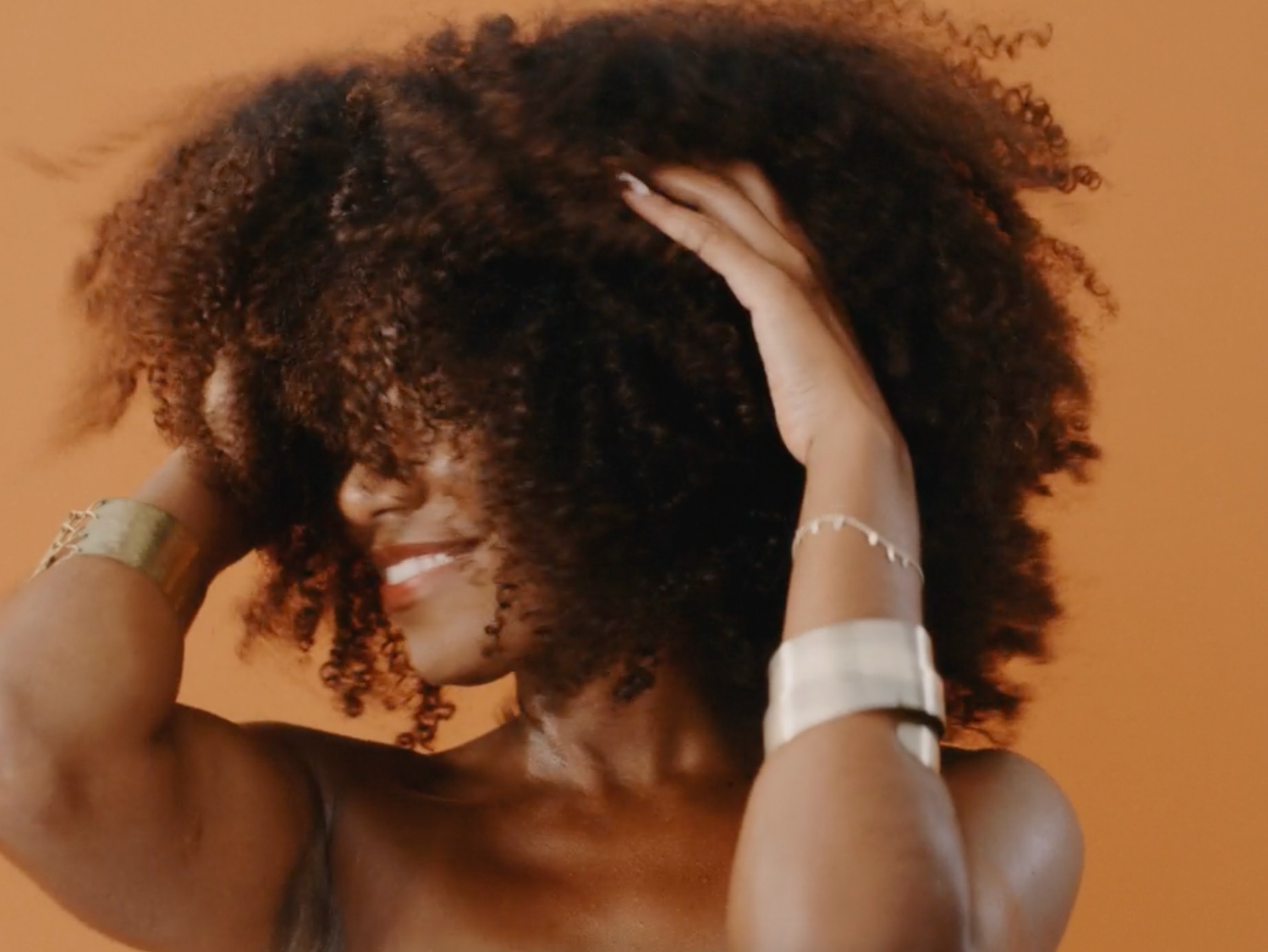 How to Style Curly Hair, According to a Pro